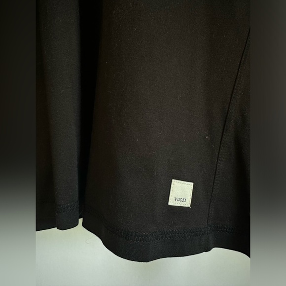 Vuori Long Sleeve form fitting Tee - Picture 3 of 4